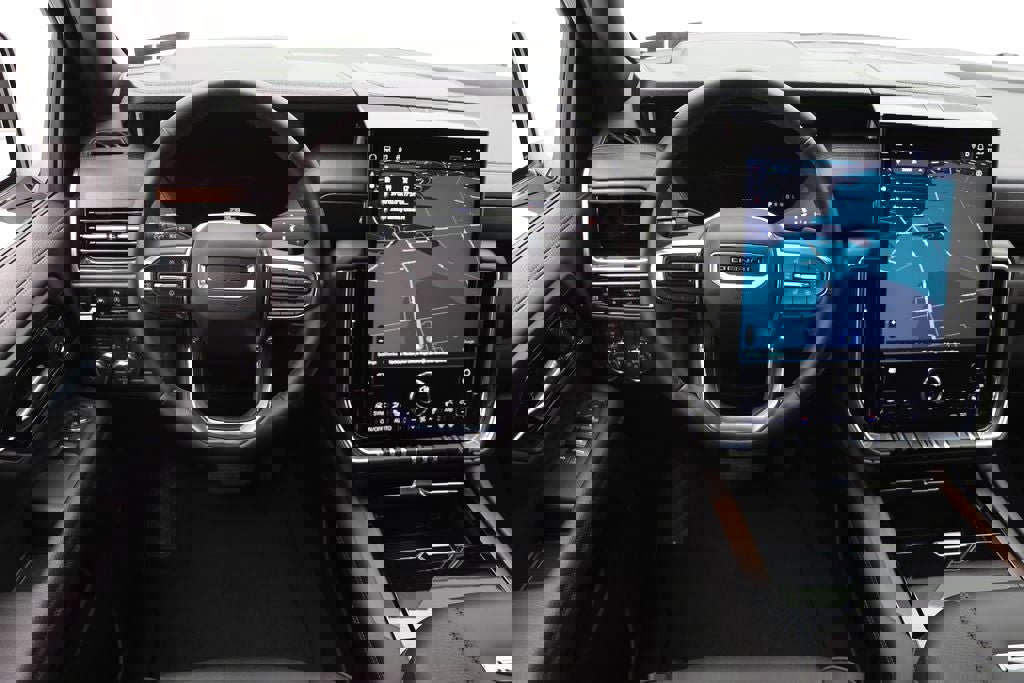 Used 2025 GMC Yukon XL Denali image 14