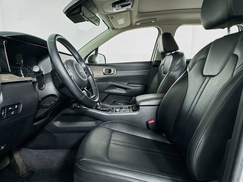 Used 2022 Kia Sorento EX w/ Panoramic Sunroof Package FWD image 9