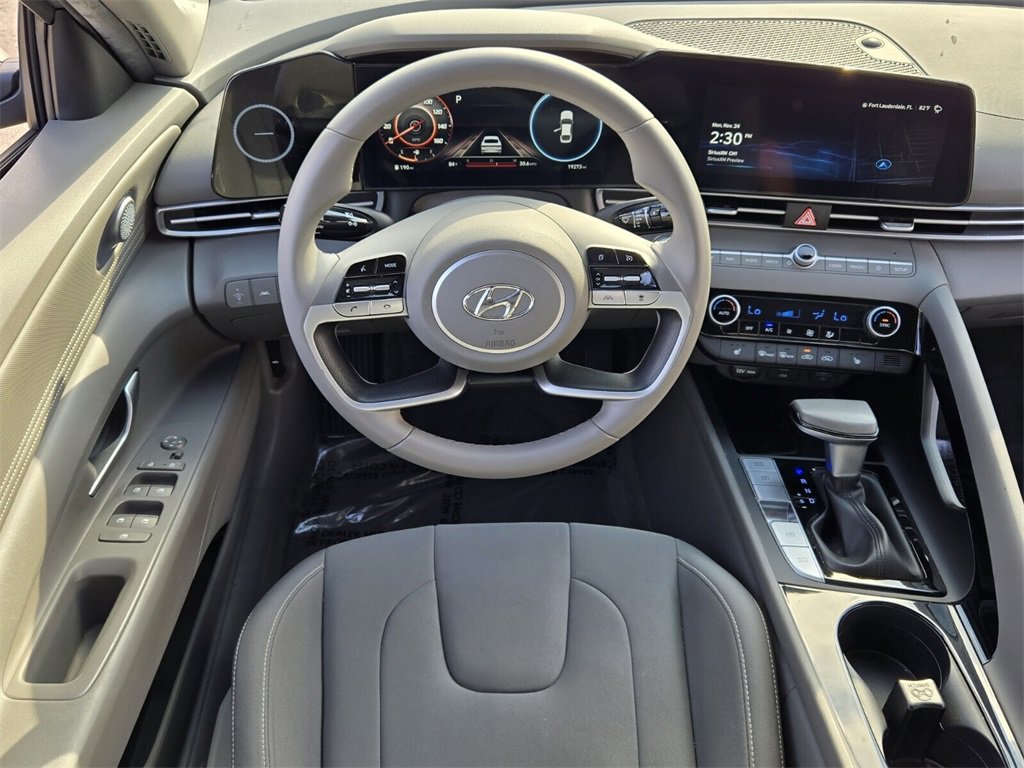 Certified 2023 Hyundai Elantra SEL w/ Convenience Package image 13