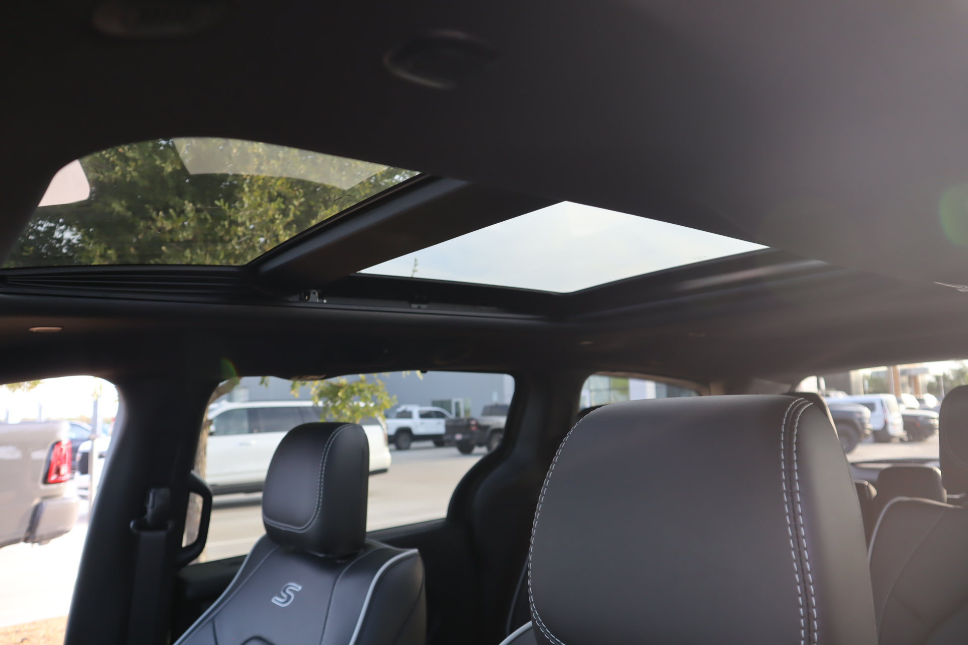 New 2027 Chrysler Pacifica Limited FWD image 25