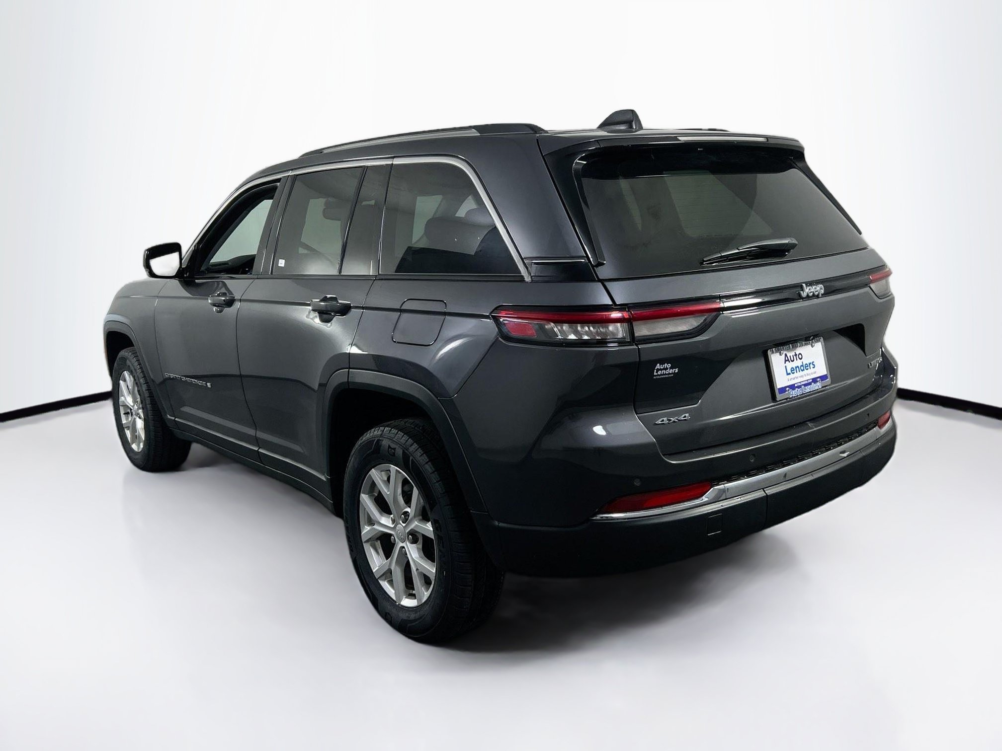 Used 2023 Jeep Grand Cherokee Limited w/ Trailer Tow Prep Group (B) AWD/4WD image 7