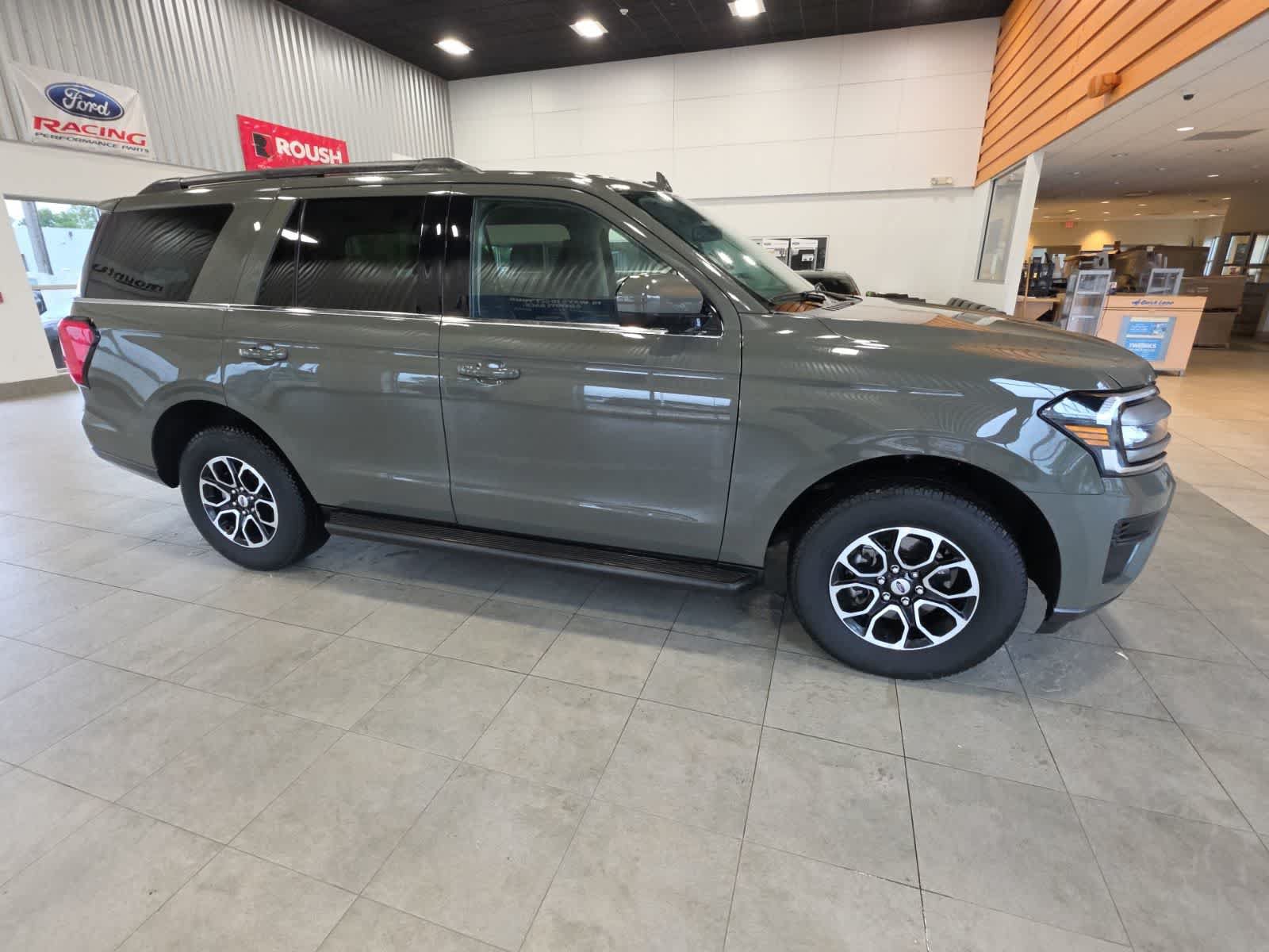 Used 2024 Ford Expedition XLT AWD/4WD image 5