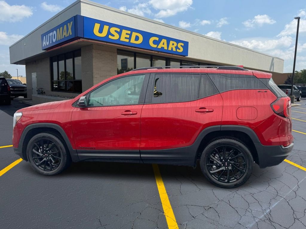 Used 2023 GMC Terrain SLE w/ Driver Convenience Package image 7