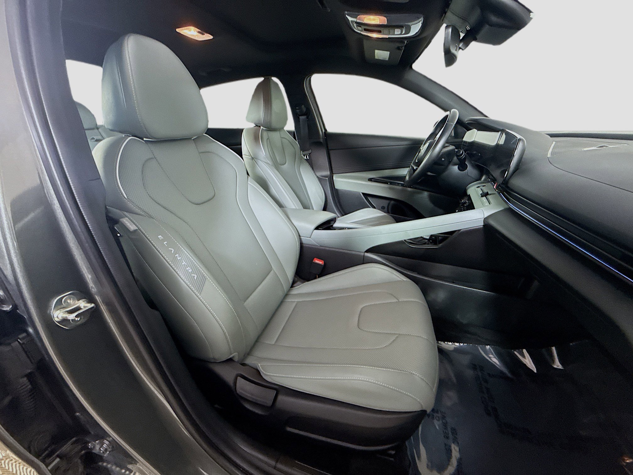 Used 2024 Hyundai Elantra Limited image 29