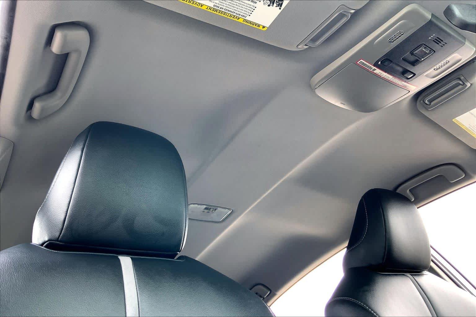 Used 2019 Toyota Camry SE FWD image 14