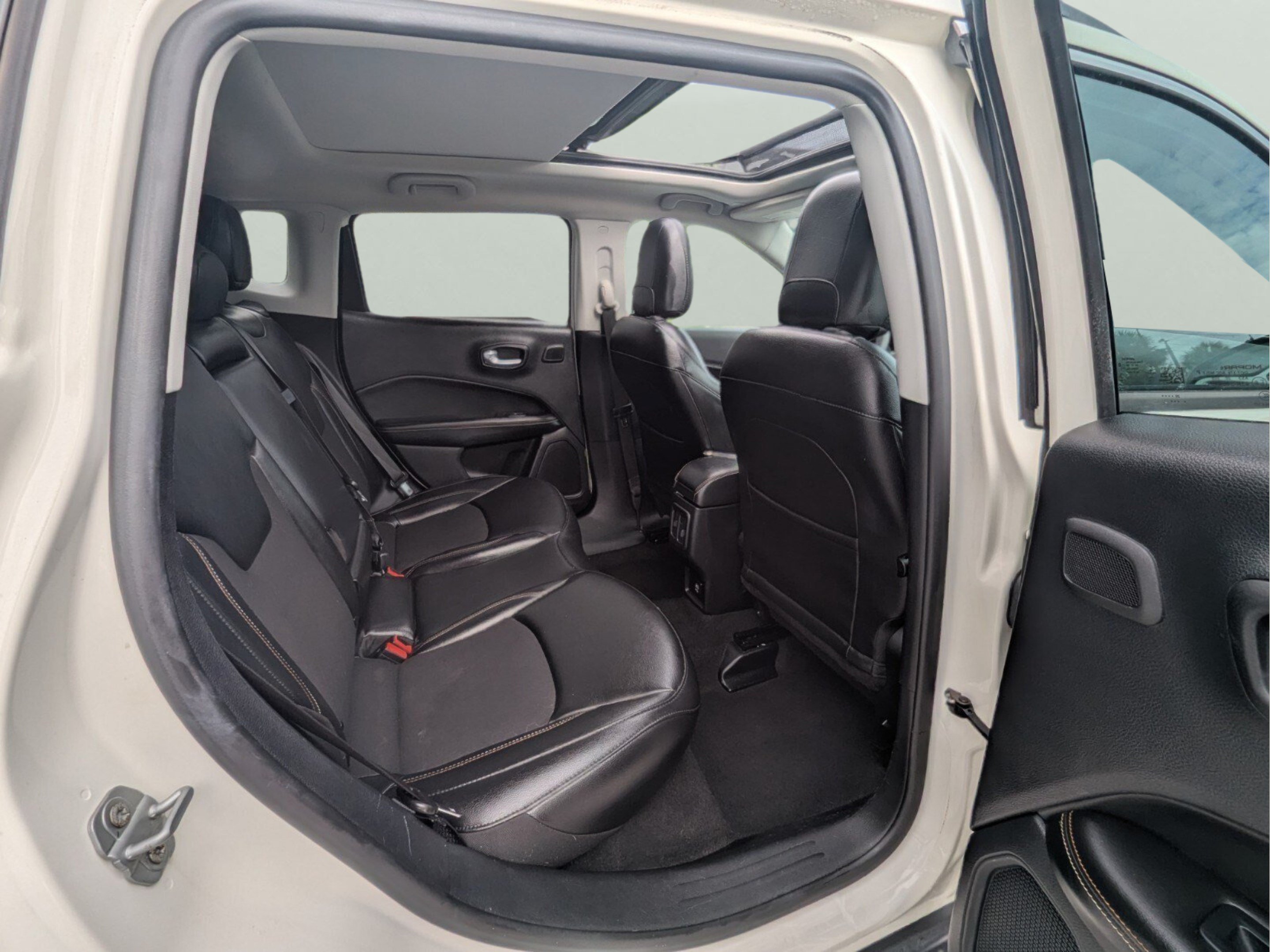 Used 2021 Jeep Compass Latitude w/ Sun and Sound Group FWD image 38