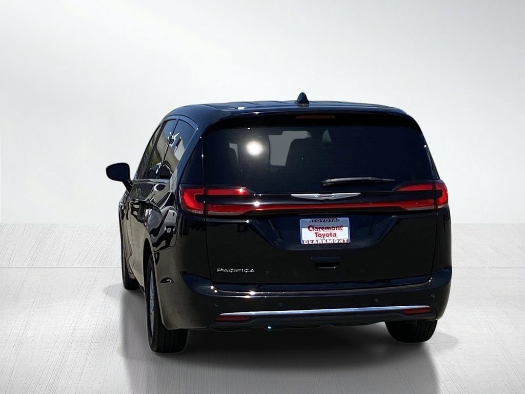 Used 2024 Chrysler Pacifica Touring FWD image 6