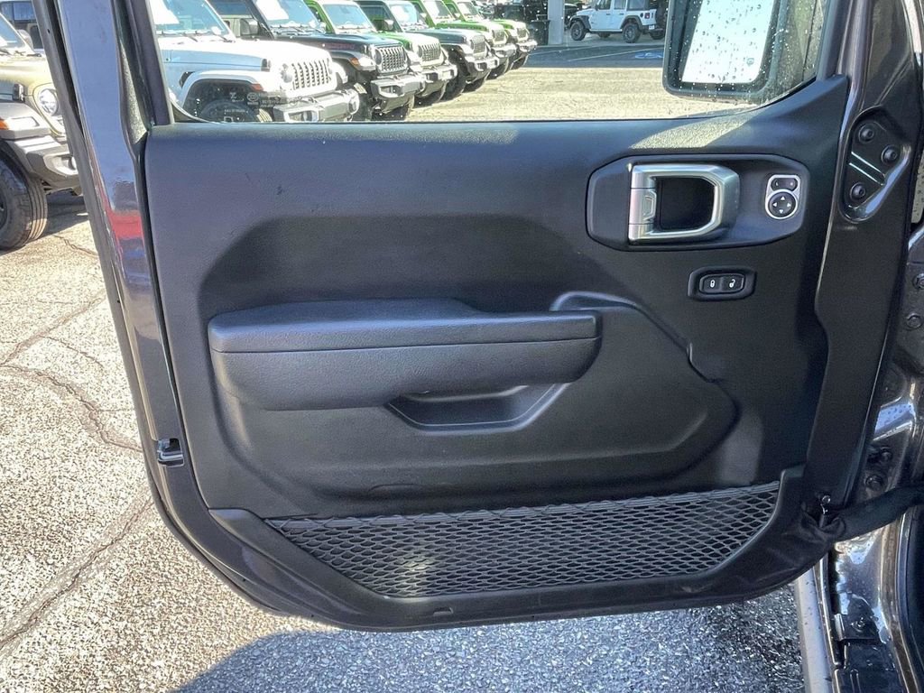 Used 2025 Jeep Wrangler Unlimited Rubicon image 24