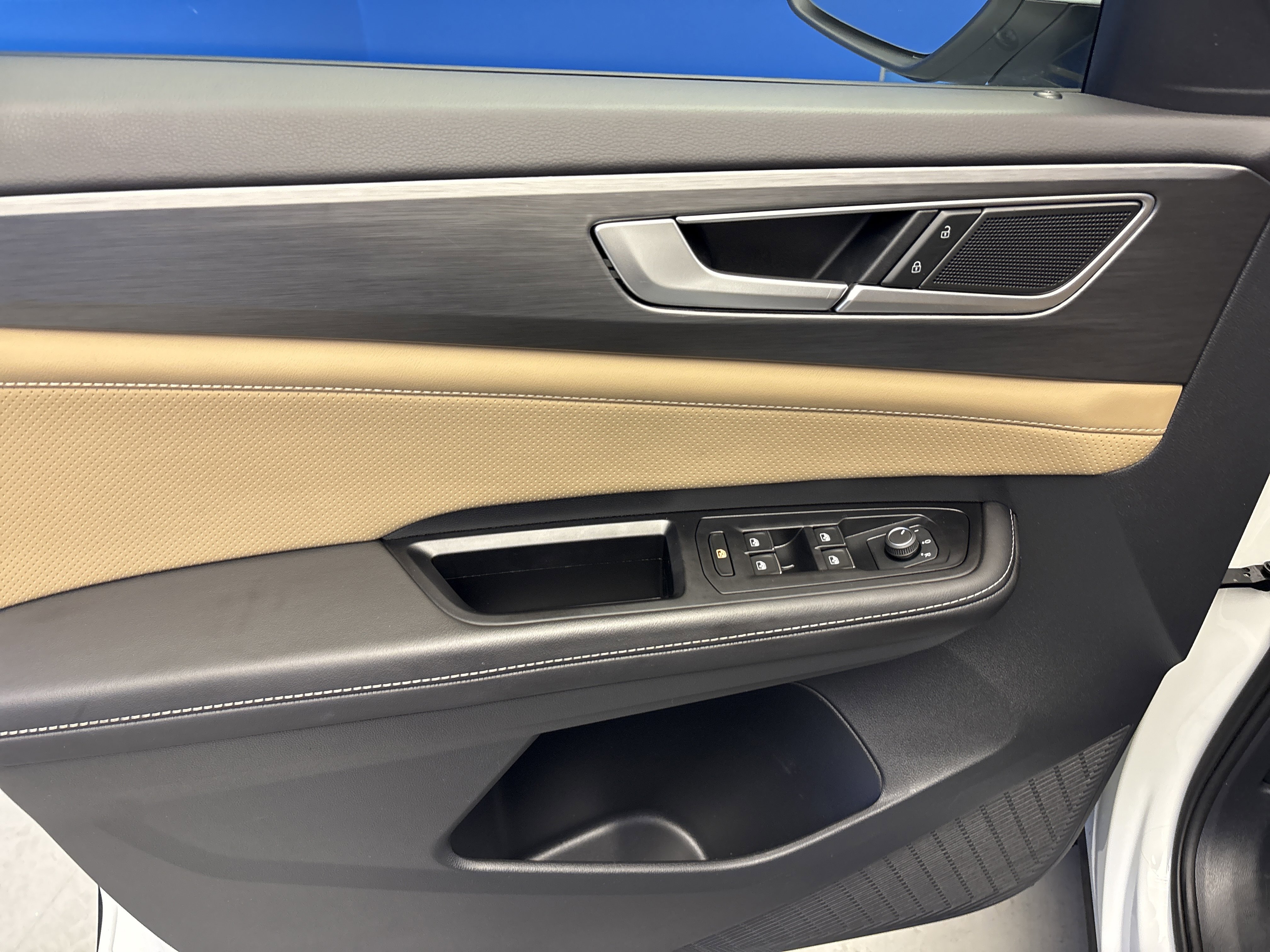 Certified 2024 Volkswagen Atlas Cross Sport SE image 10