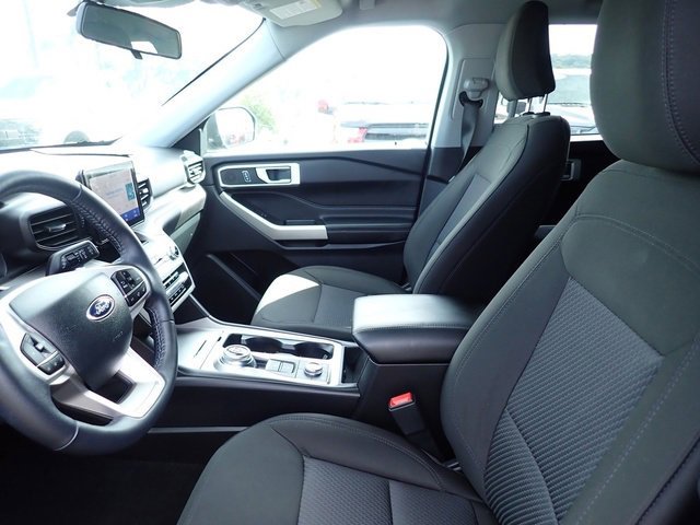 Used 2023 Ford Explorer XLT image 15