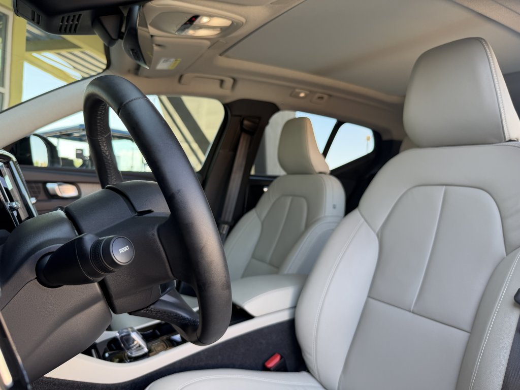 Used 2023 Volvo XC40 B4 Plus w/ Protection Package Premier FWD image 34