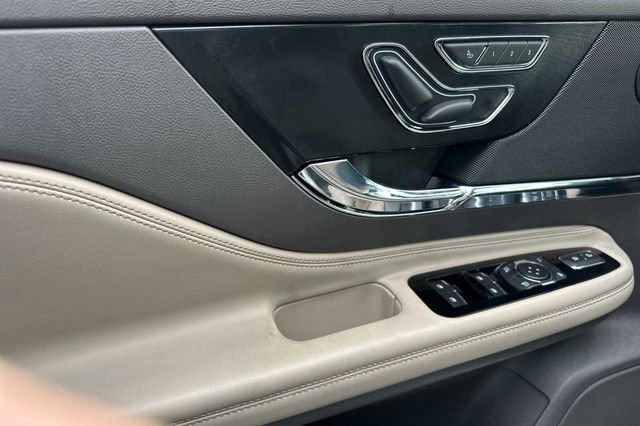 Used 2022 Lincoln Corsair Reserve w/ Equipment Group 201A image 10