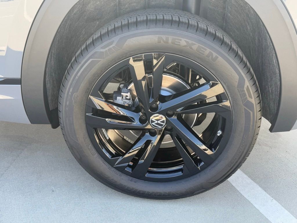 New 2026 Volkswagen Atlas Cross Sport SEL R-Line image 9