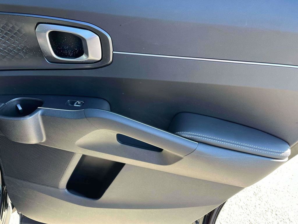 Certified 2025 Kia Sorento S w/ Panoramic Sunroof Package image 9