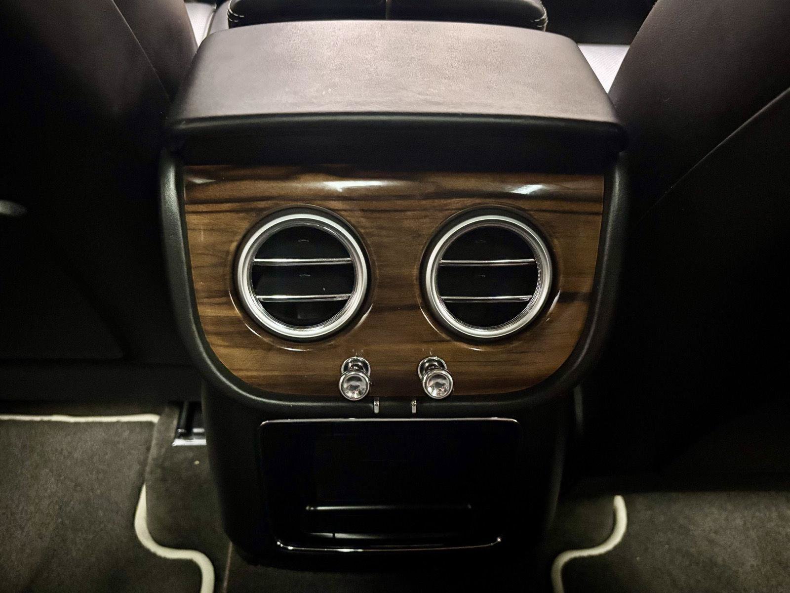 Used 2018 Bentley Bentayga AWD/4WD image 24