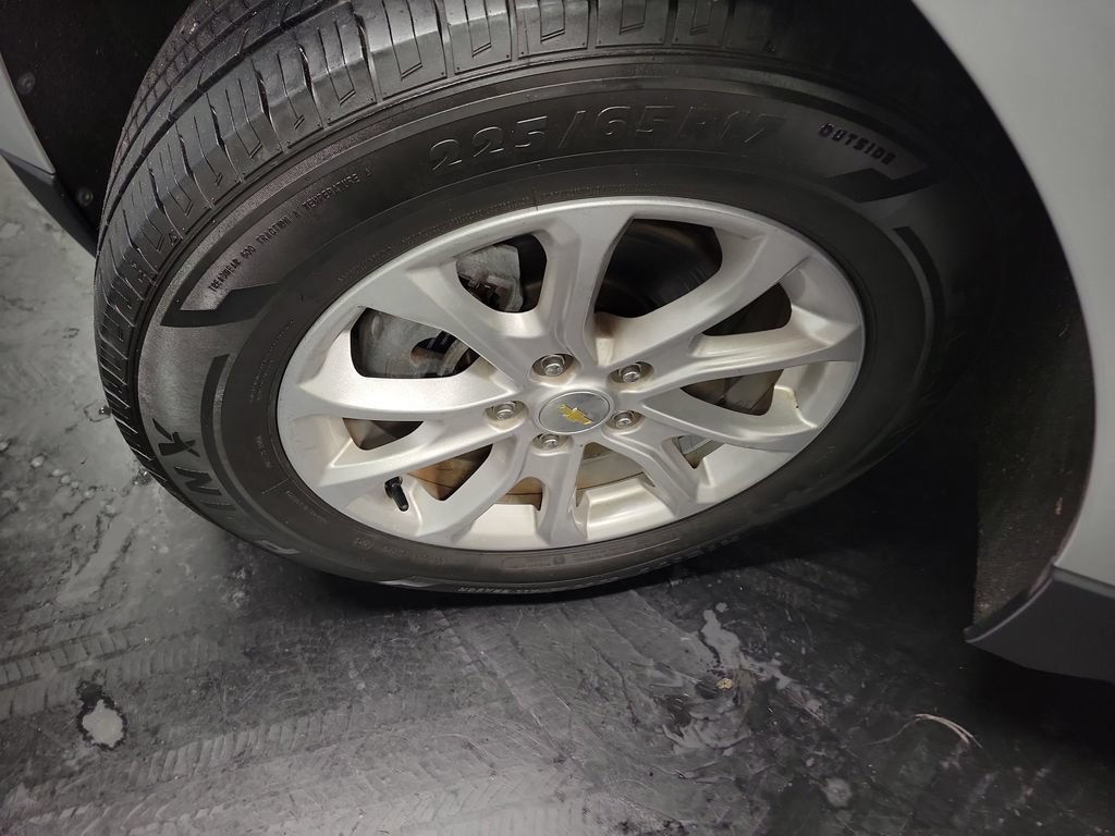 Used 2019 Chevrolet Equinox LS w/ LS Convenience Package AWD/4WD image 13