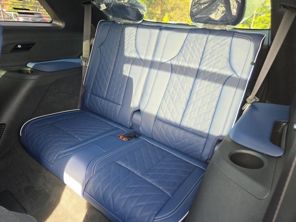 New 2026 Cadillac Vistiq Premium Luxury w/ LPO, Floor Liner Package image 15