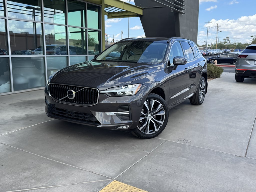Used 2022 Volvo XC60 B5 Momentum FWD image 2