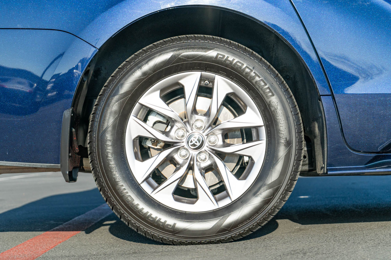 Certified 2024 Toyota Sienna XLE w/ XLE Plus Package FWD image 11