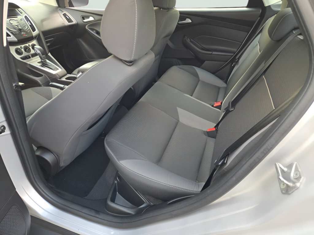 Used 2014 Ford Focus SE FWD image 13