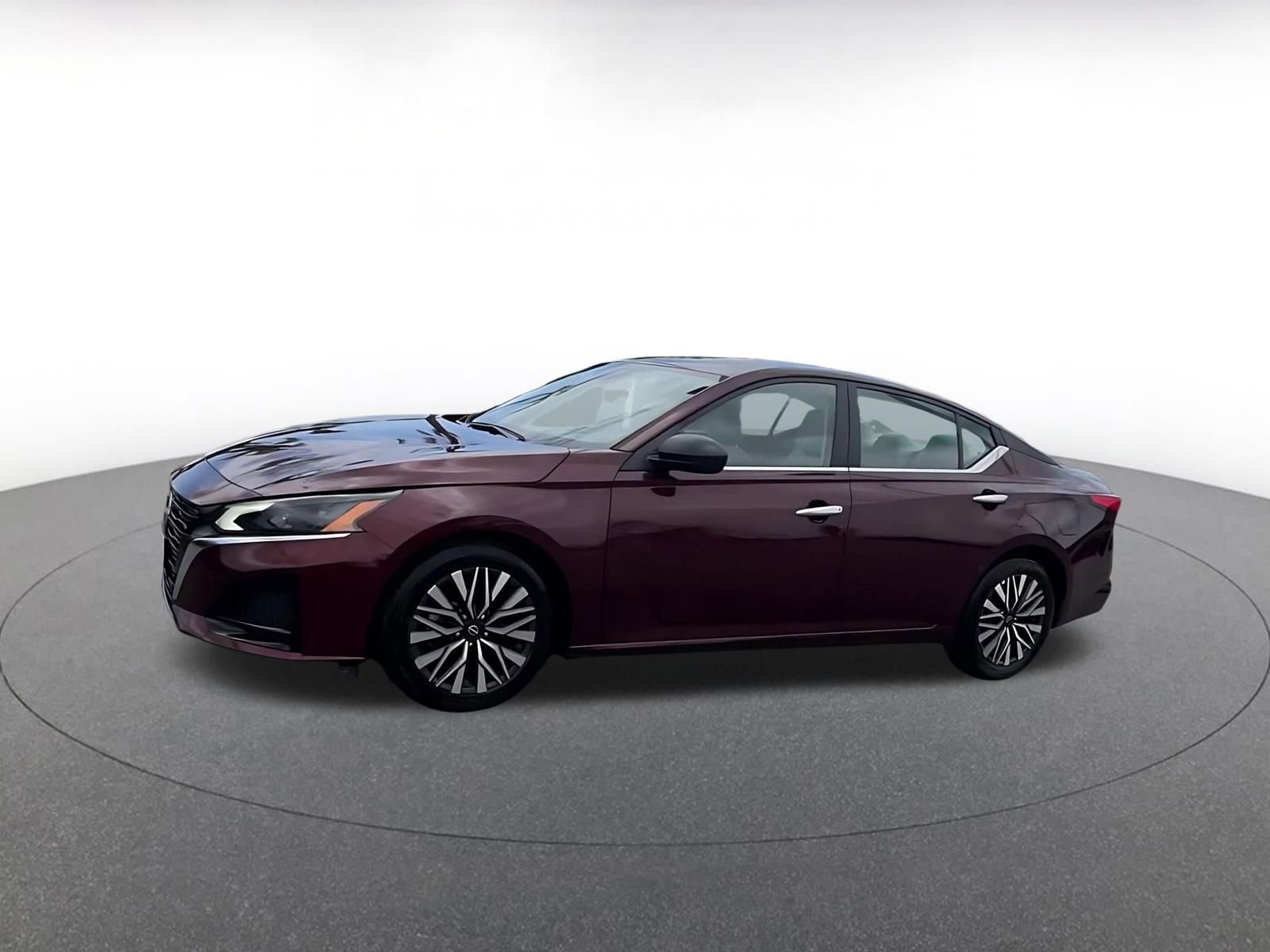 Used 2025 Nissan Altima 2.5 SV FWD image 8