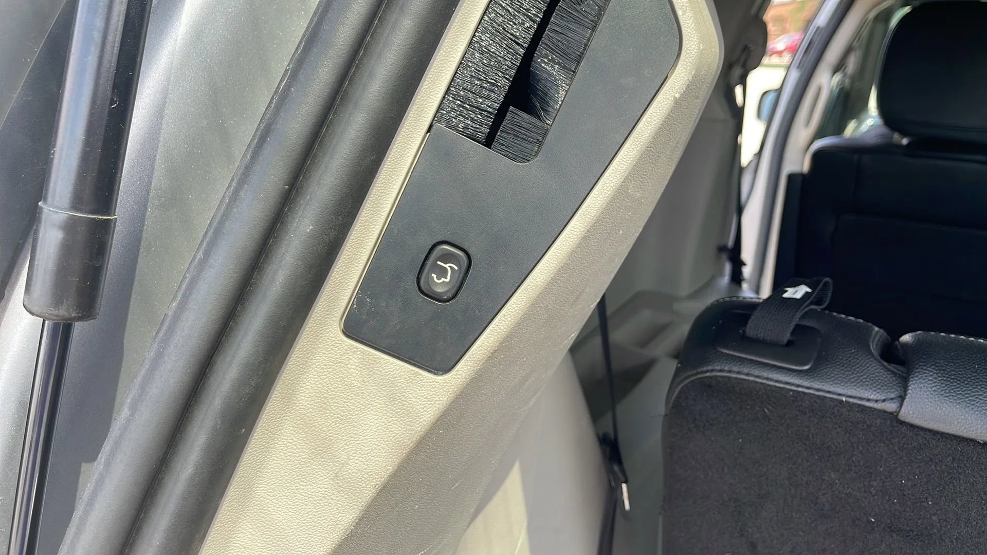 Used 2020 Dodge Grand Caravan SXT image 21