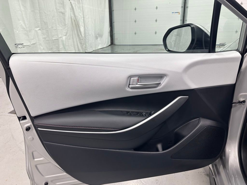 Used 2025 Toyota Corolla SE image 8