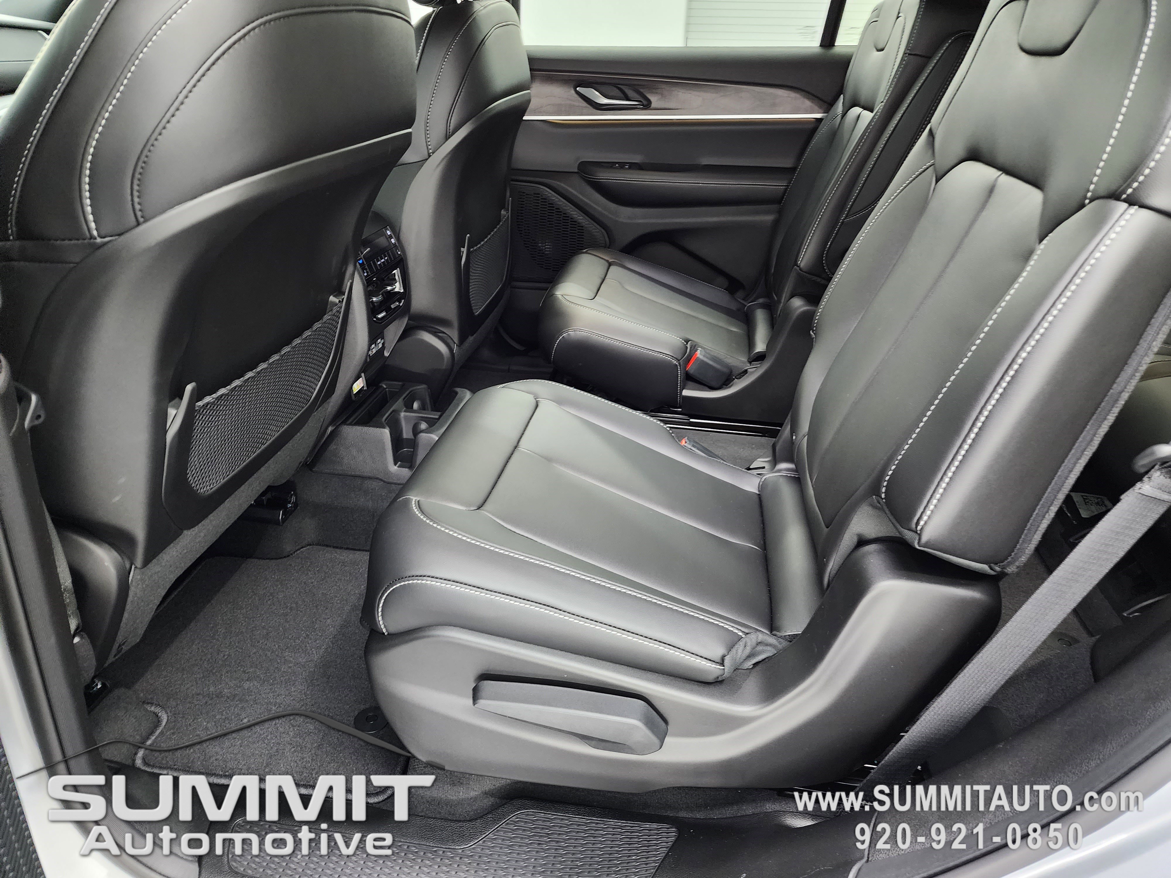 New 2025 Jeep Grand Cherokee L Limited w/ Trailer Tow Package image 33