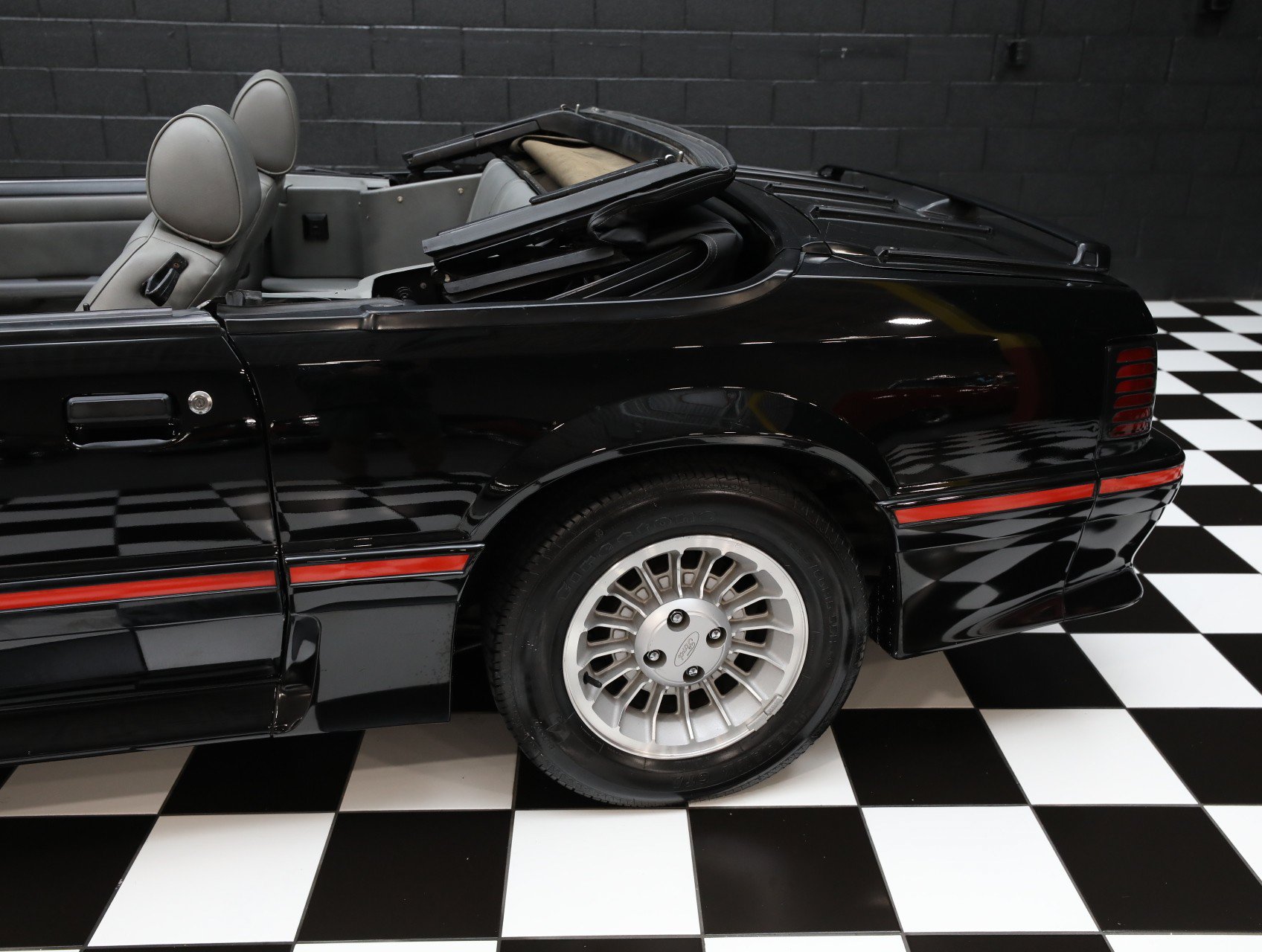 Used 1987 Ford Mustang GT RWD image 41
