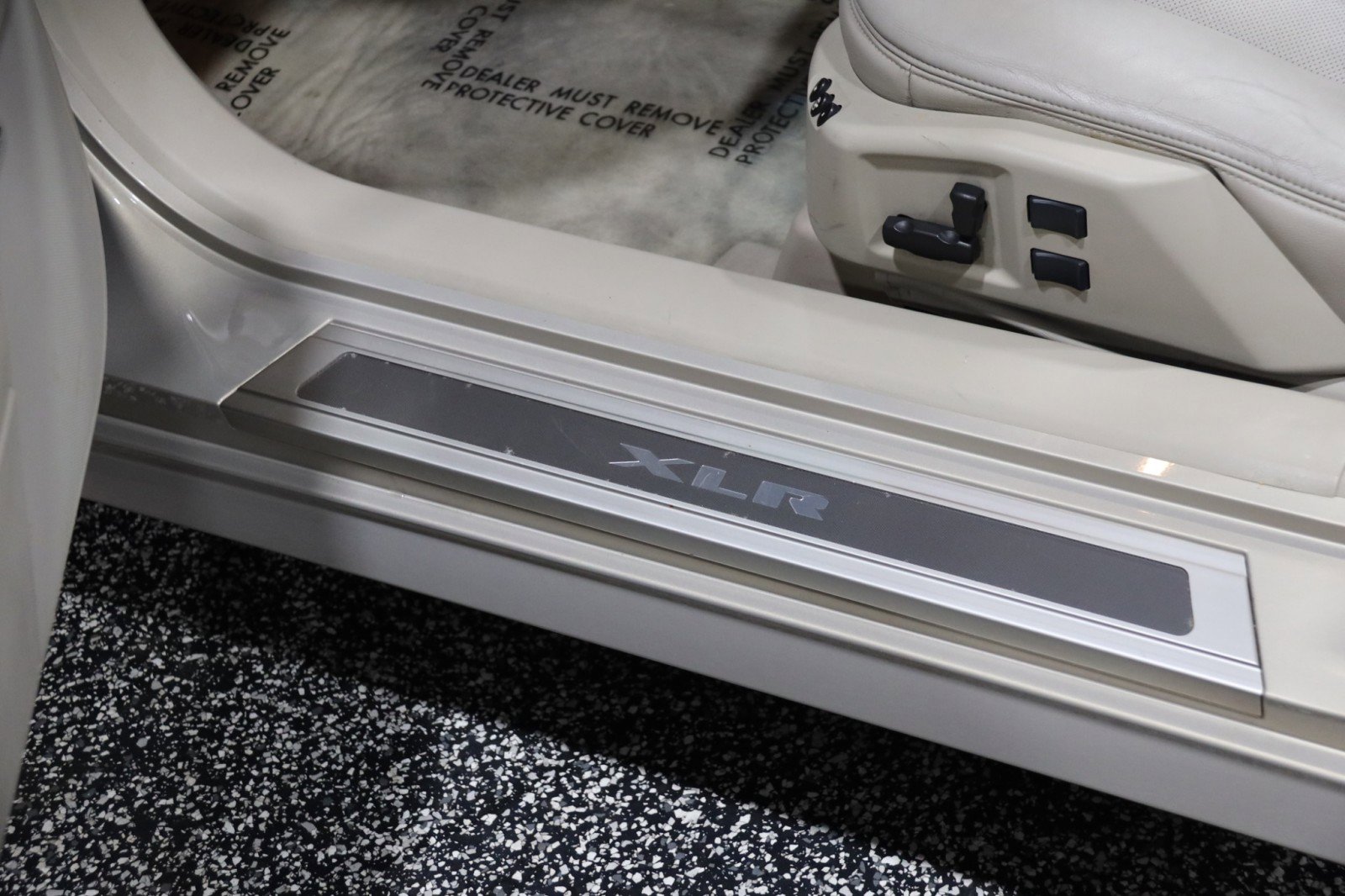 Used 2006 Cadillac XLR 2dr Convertible image 38