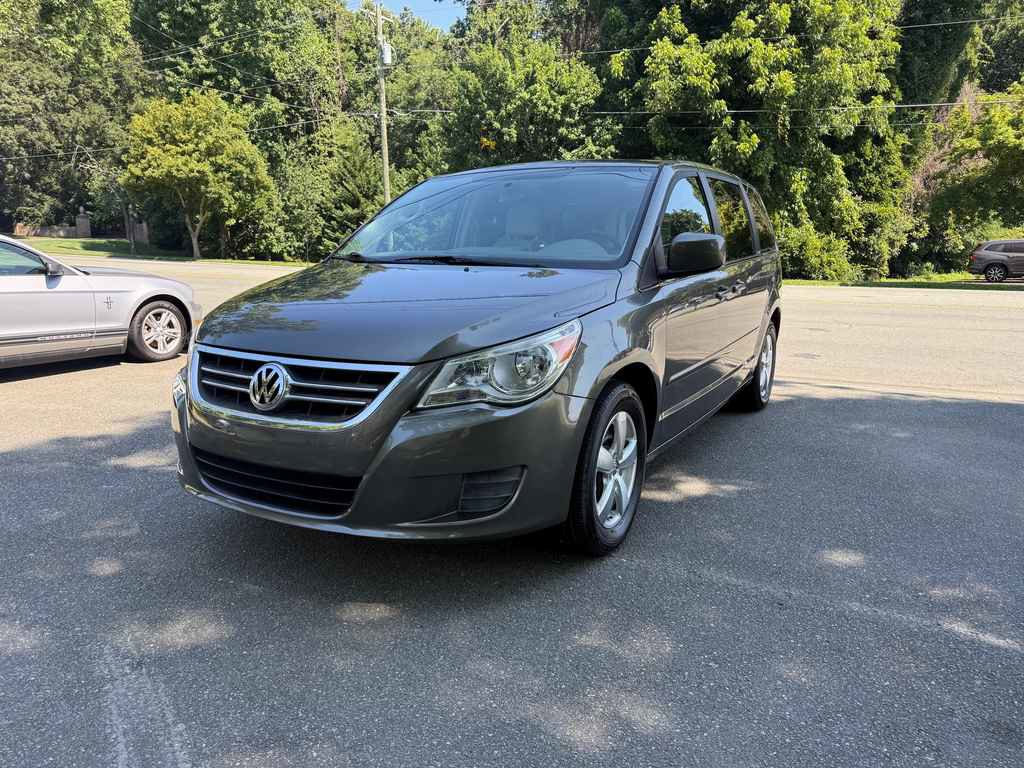 Used 2010 Volkswagen Routan SE