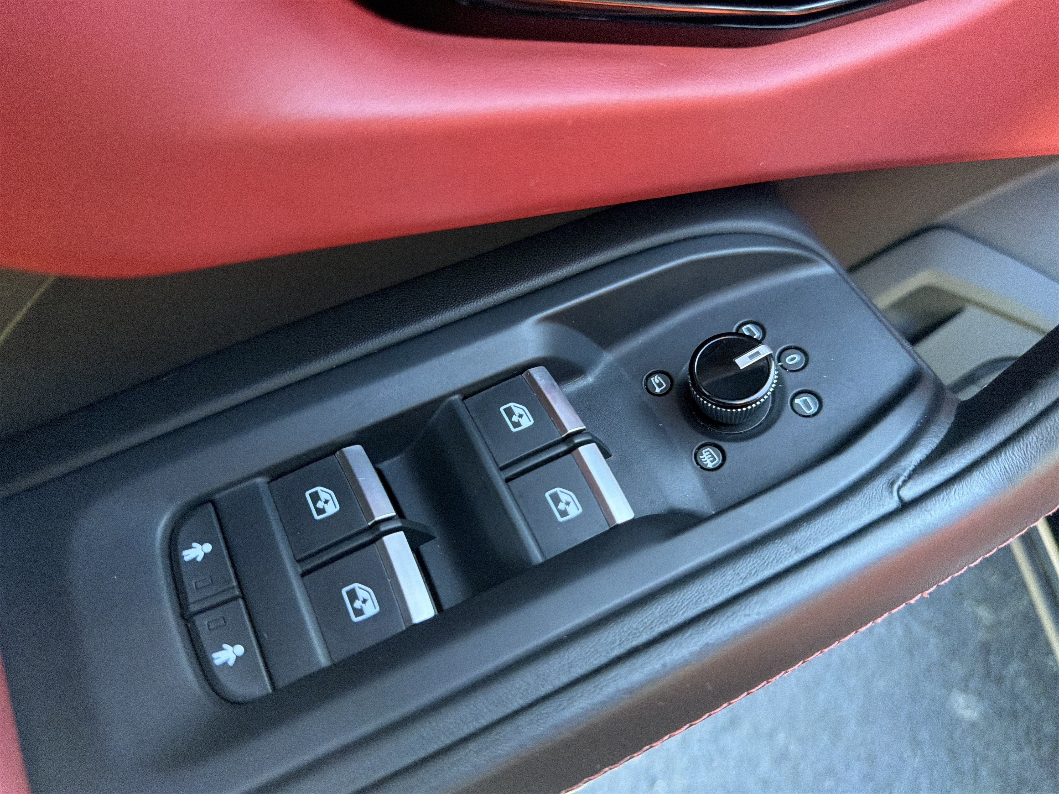 Used 2020 Lamborghini Urus AWD/4WD image 27