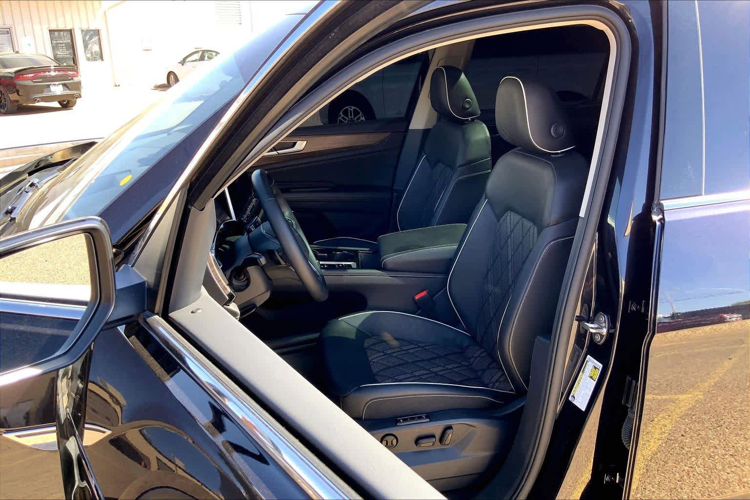 Used 2025 Volkswagen Atlas SEL Premium R-Line AWD/4WD image 7
