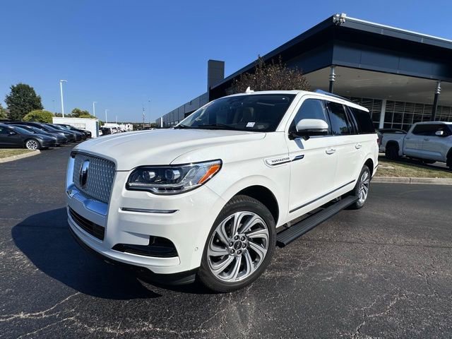 Used 2024 Lincoln Navigator L Reserve image 4