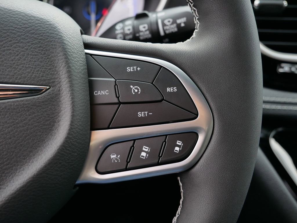 New 2026 Chrysler Pacifica Select image 25