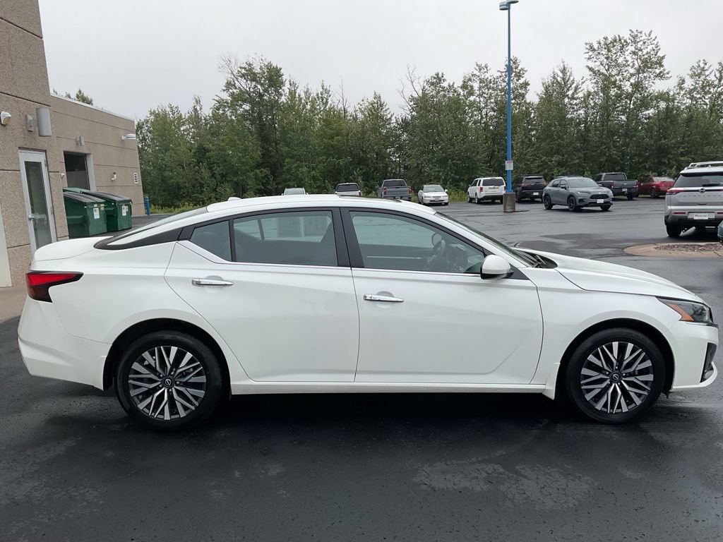 Used 2023 Nissan Altima 2.5 SV w/ SV Premium Package AWD/4WD image 4