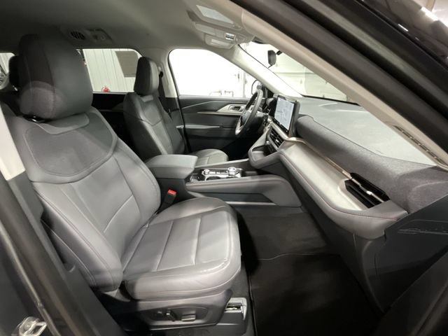 Used 2026 Ford Explorer Active w/ Active Comfort Package AWD/4WD image 30
