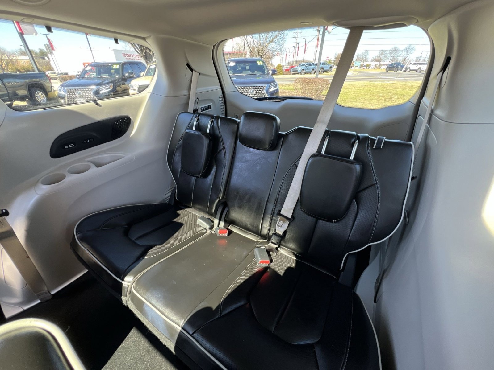 Used 2022 Chrysler Pacifica Limited image 26