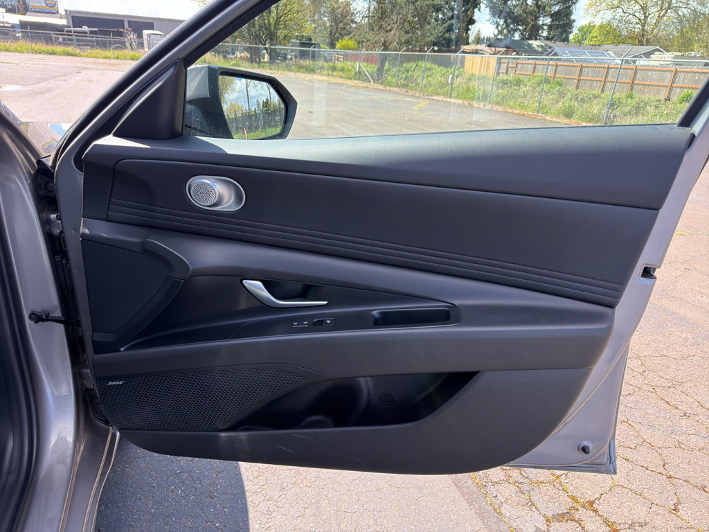 Used 2024 Hyundai Elantra Limited image 12