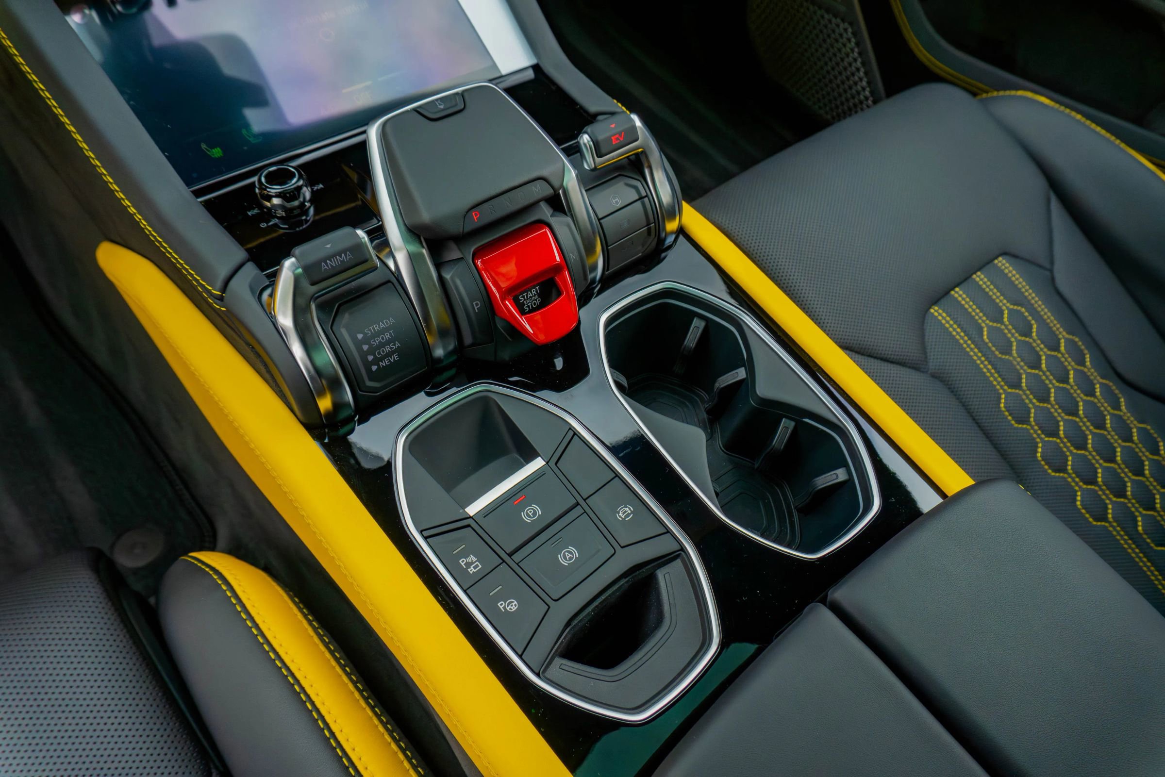 Used 2025 Lamborghini Urus SE image 81