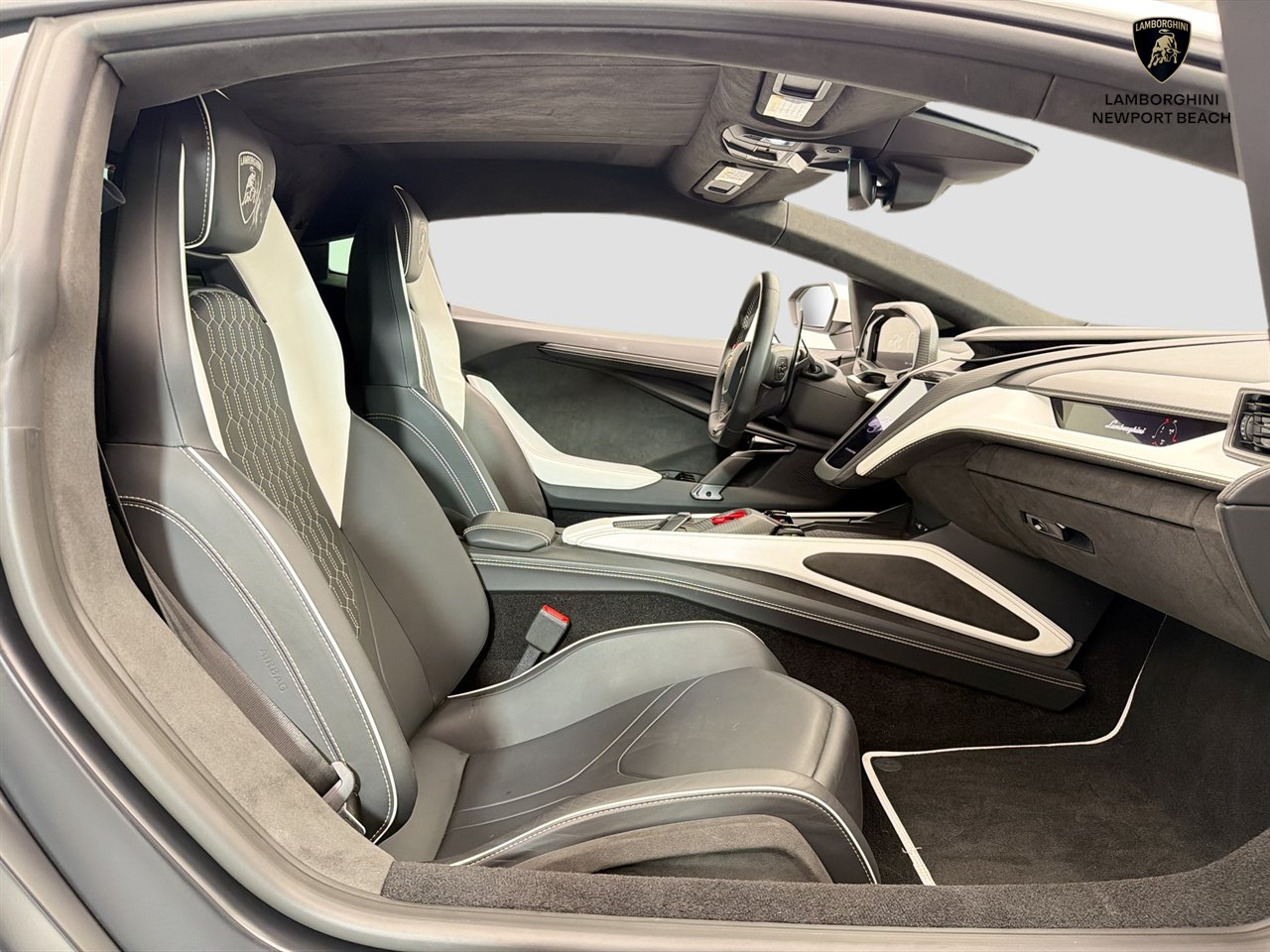 Used 2024 Lamborghini Revuelto AWD/4WD image 48
