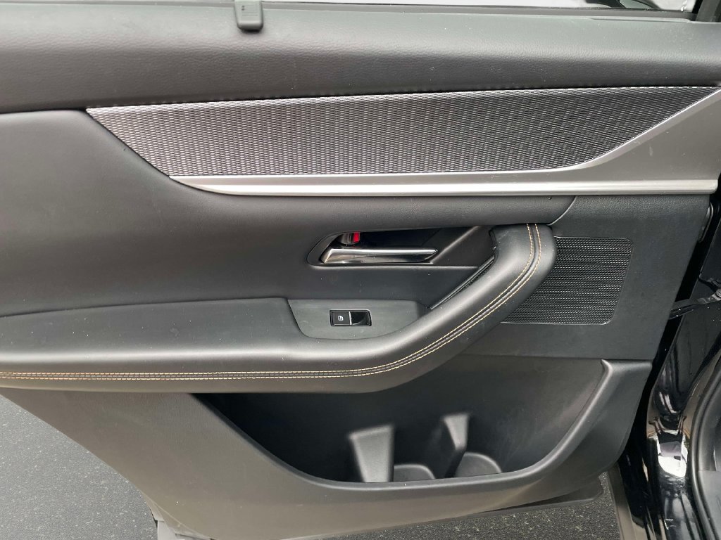 Used 2025 MAZDA CX-90 Plug-In Hybrid w/ Preferred AWD/4WD image 16