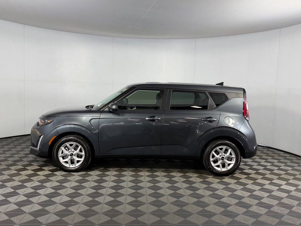 Used 2025 Kia Soul LX image 10