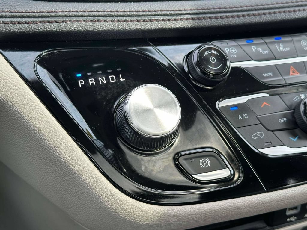 Used 2020 Chrysler Pacifica Limited w/ Advanced Safetytec Group FWD image 29