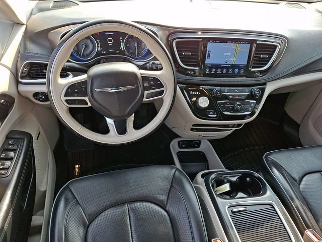 Used 2017 Chrysler Pacifica Limited FWD image 2
