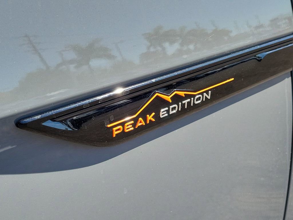 Certified 2025 Volkswagen Atlas Peak Edition SE AWD/4WD image 7