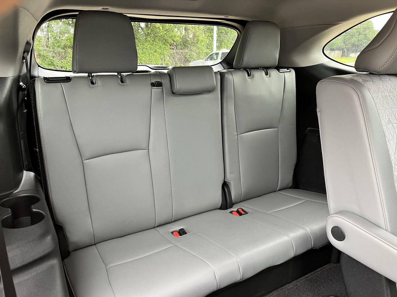 Used 2023 Toyota Highlander Bronze Edition FWD image 28