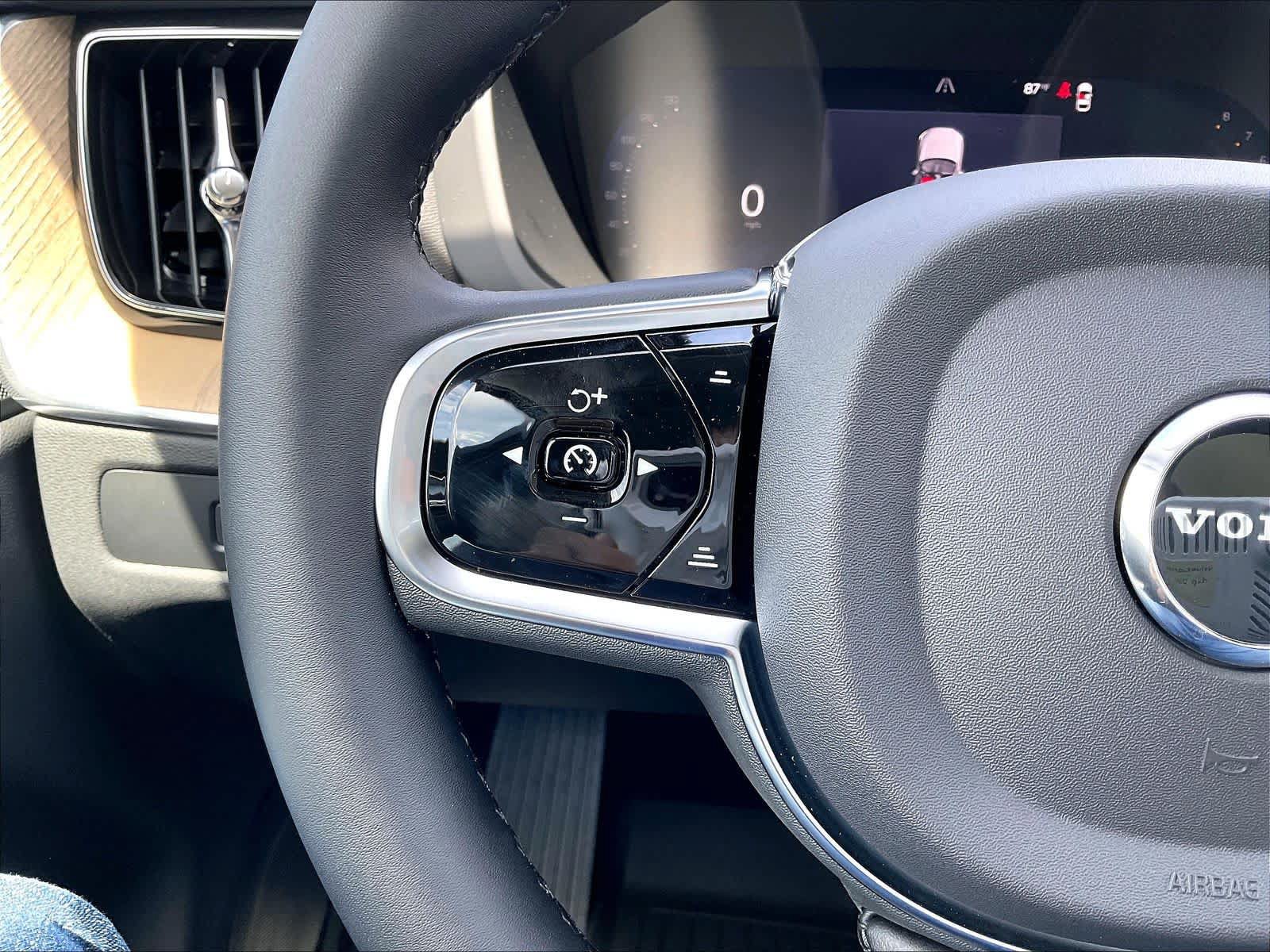 New 2027 Volvo XC60 B5 Core AWD/4WD image 17