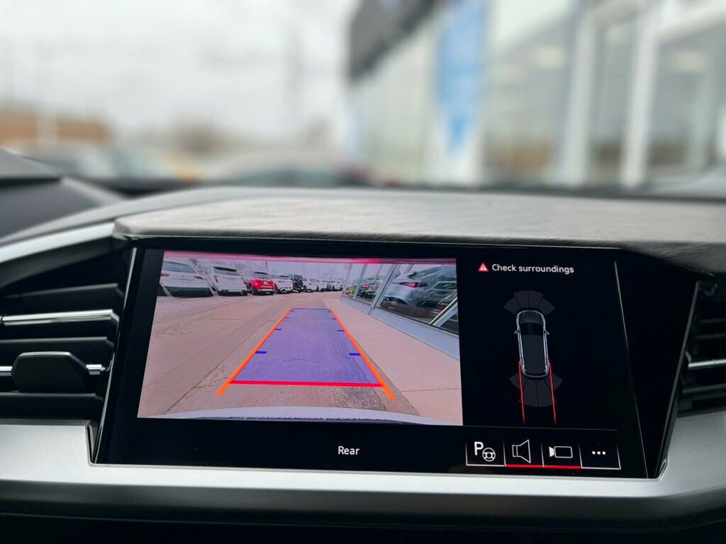 Used 2024 Audi Q4 e-tron Premium Plus w/ Premium Plus image 27