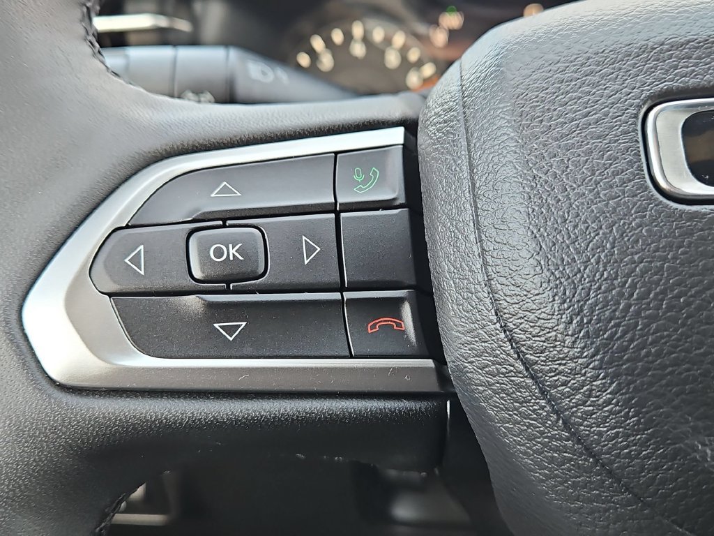 Used 2025 Jeep Compass Latitude w/ Sun & Sound Group AWD/4WD image 21